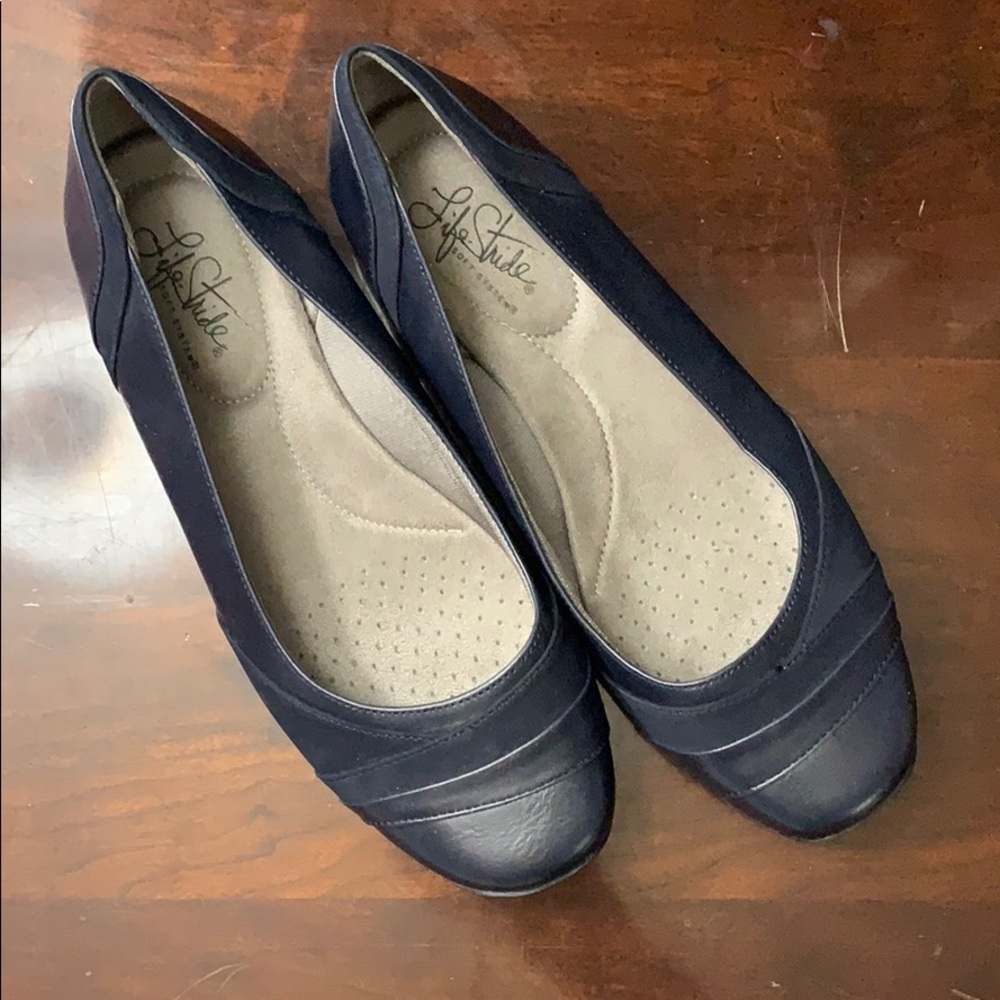 Life Stride navy blue flats, 9W